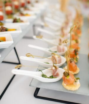 Zo organiseer je een thuisdiner waar gasten nog maanden over praten